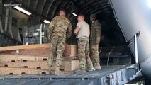 Unloading AH-64 Apache Helicopters from C-17 Globemaster İ