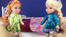 Frozen Elsa and Anna TODDLERS in 4K Take a Real Bubble Bath! Bath time play with Disney Frozen