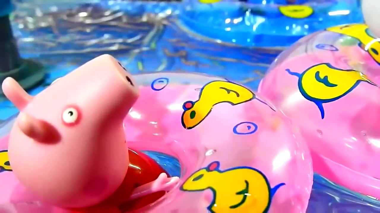 Pig George da família Peppa Pig não se segura e faz cocô nas piscina e outros episódios completos