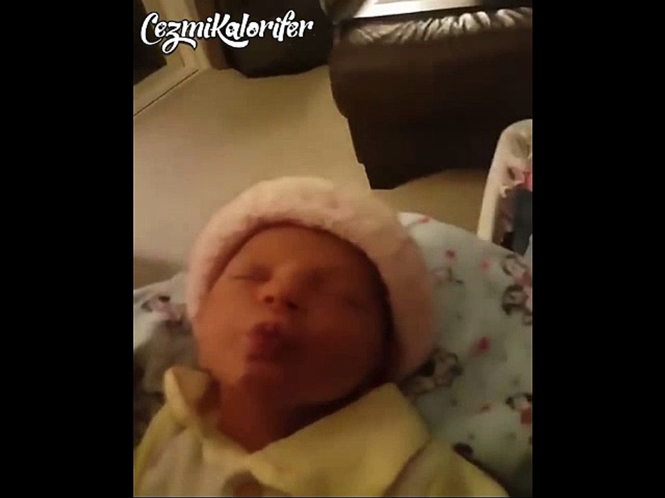 Öpülünce Birden Duck Face Olan Minik Pelinsu Bebek