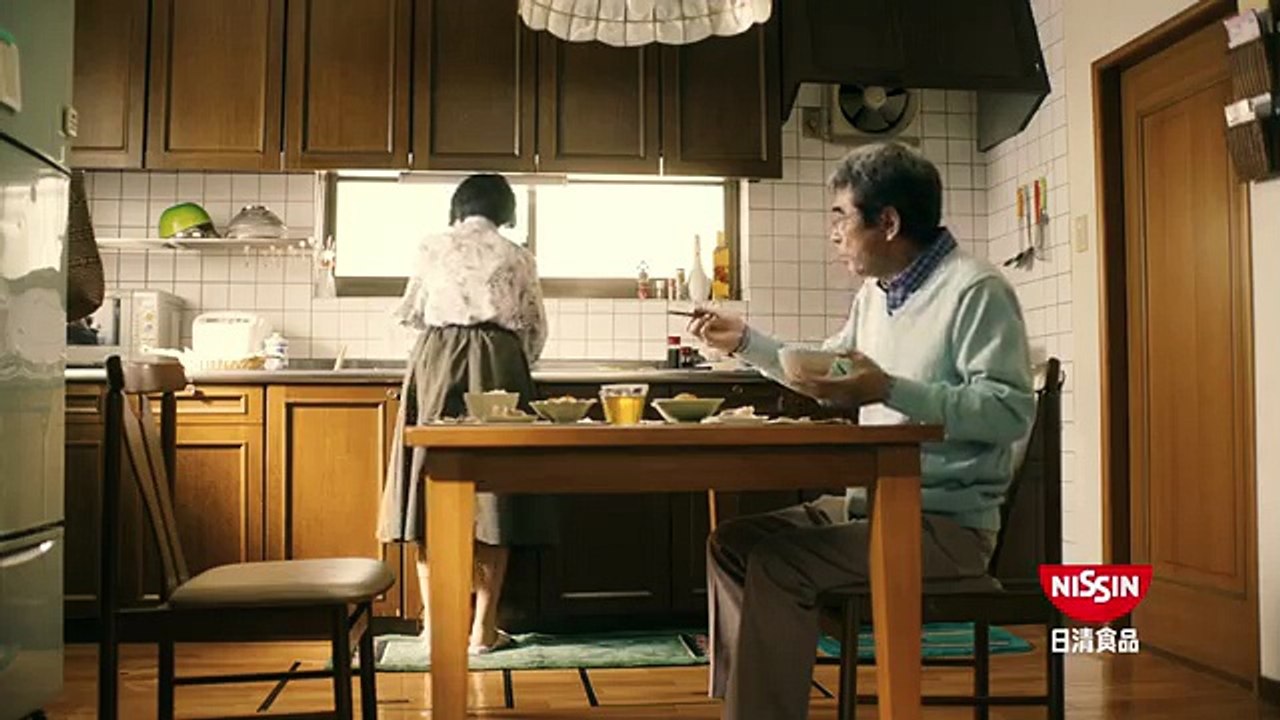 お椀で食べるカップヌードルCM 「何でもいいから 篇」 15秒