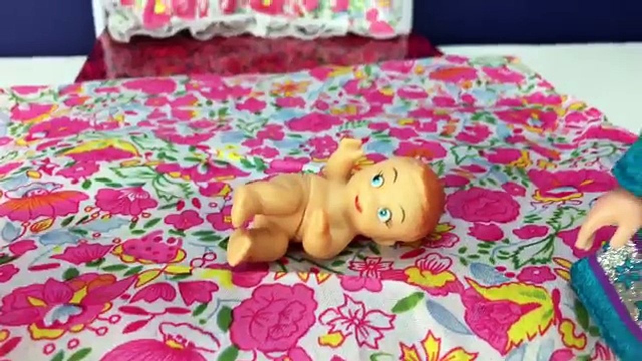 Frozen Elsa, Anna and Ariel Toddlers Babysit Barbies Baby Plus more!