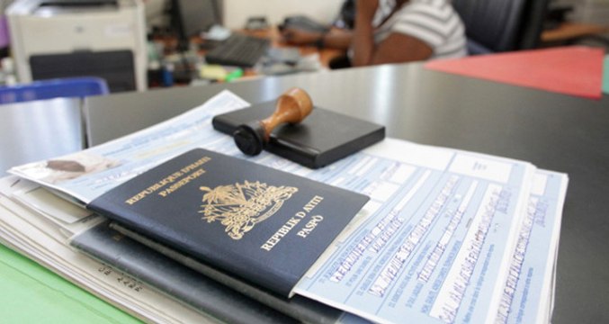 ABD Başkonsolosluğuna Kimse Alınmıyor! Vize İçin Gelenlere Mesaj Kağıdı Veriliyor