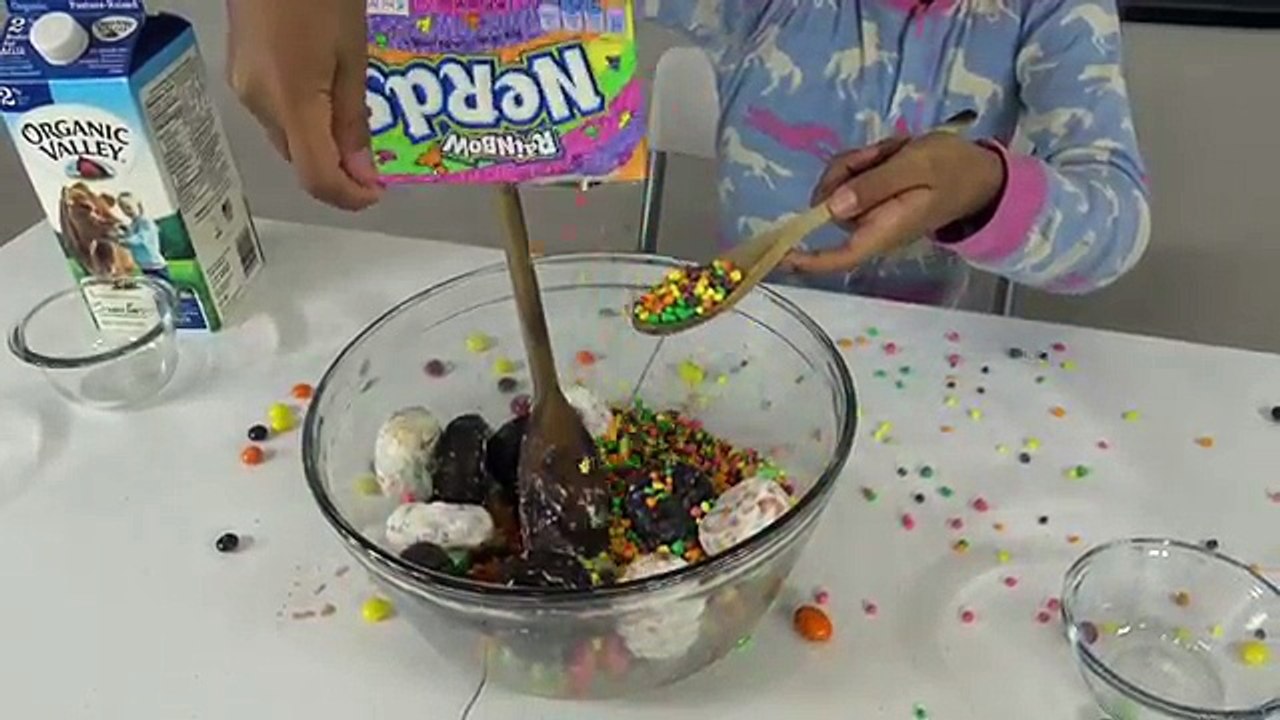 BAD BABY MESSY TOILET Gross Real Food & Candy Coke Little Baby Sarah TOYS TO SEE FAMILY