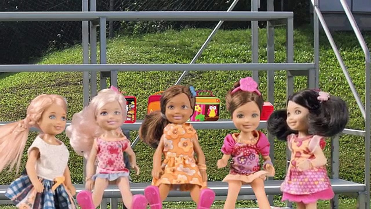Barbie - New Girl at School