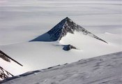 Pyramiden in der Antarktis und Chemtrails