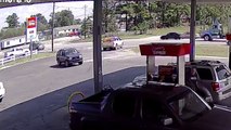 Un camion écrase un véhicule et sa conductrice