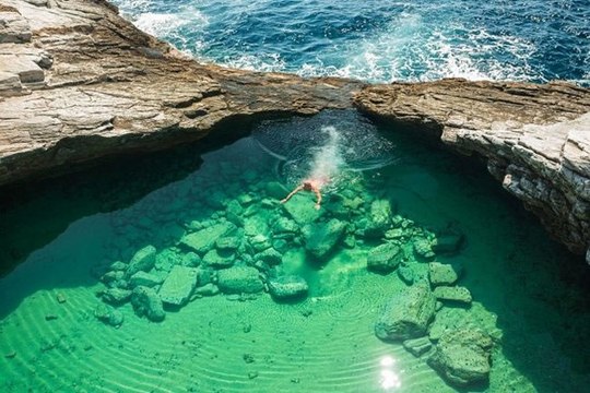 Venez vous baigner dans ces piscines naturelles en Australie... Fairy Pools