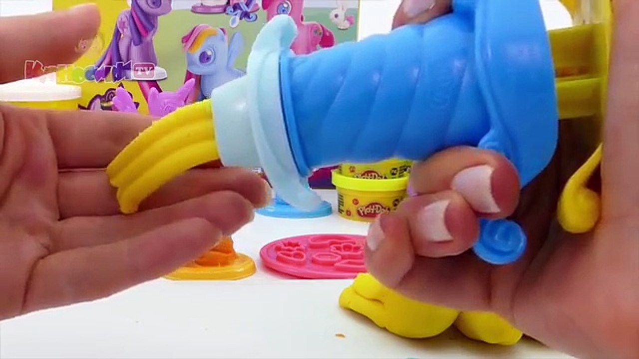 Jouer jeunes filles pour et garçons sur russe langue plasticine lire la vidéo Doh