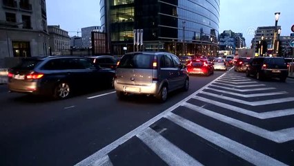 Belçika'da Kamu Çalışanları Greve Gitti