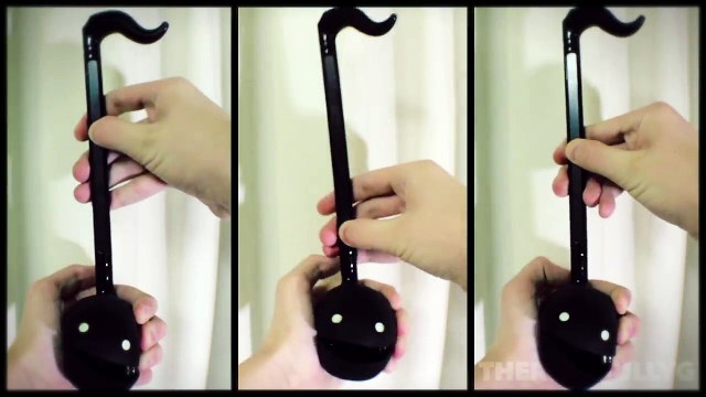 Reprise hilarante de Take On Me avec cet instrument bizarre : Otamatone
