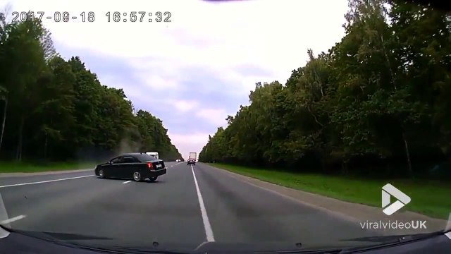 Se faire rentrer dedans par une voiture... en marche arrière sur l'autoroute !