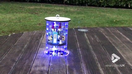 Ceci est un bar à cocktails.. caché dans le sol de la terrasse !!