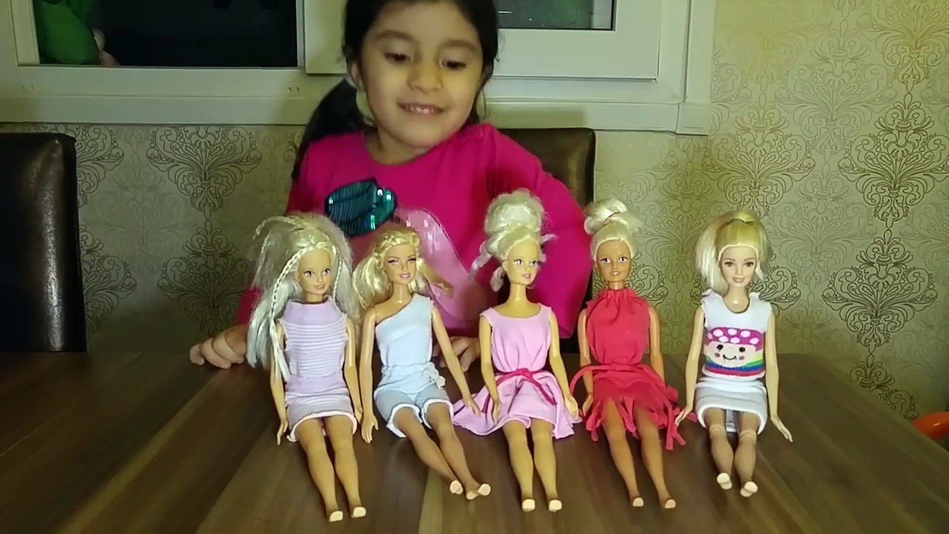 Diy Kendin Yap 5 Farkli Barbie Elbise Yapimi 3 Dikissiz Elbise Barbie Kiyafet Yapimi 影片 Dailymotion