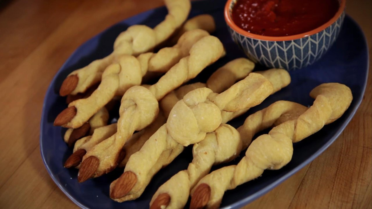 How to Make 'Witch Finger' Breadsticks