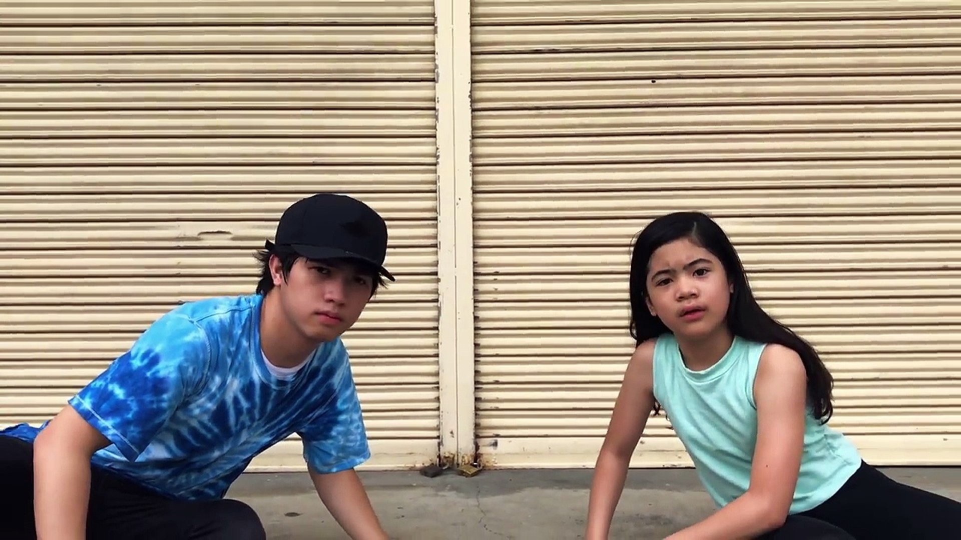 ⁣Siblings Baby Shark Remix Dance | Ranz and Niana