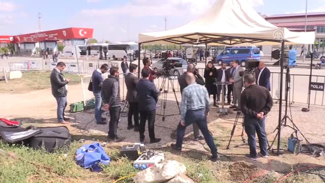Mutanoğlu: "Bütün Türk Medyası Darbe Girişimi Sırasında El Ele Vererek, Darbe Girişimine Karşı...