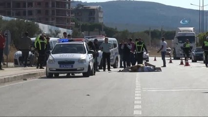 Yola Fırlayan Engelli Oğlunu Kurtarmak İsterken Can Verdi