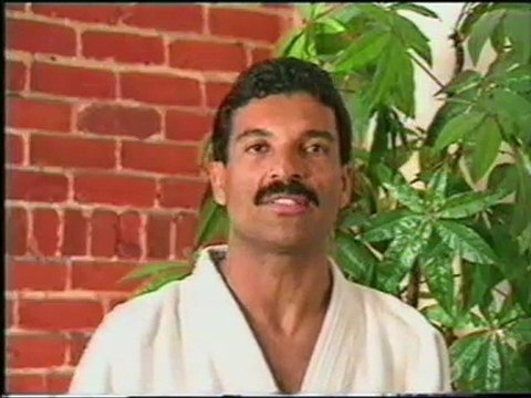 Gracie Jiu-Jitsu Intermediate Vol. 4 - ROYCE GRACIE, THE ULTIMATE FIGHTING CHAMPION finishing moves (bonus)