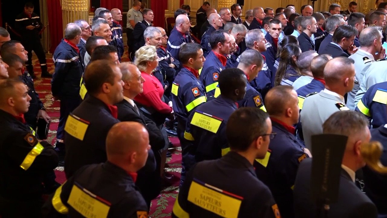 POMPIERS ACCUEILLIS ELYSEE