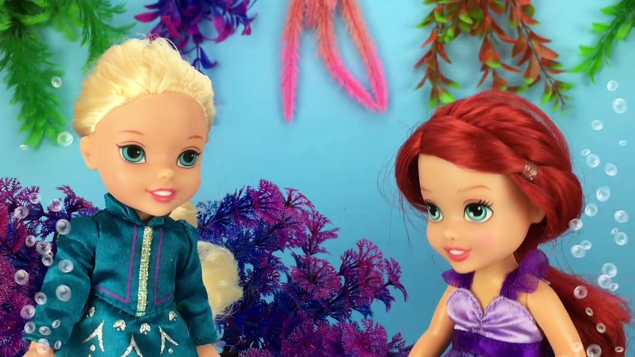 Frozen Elsa Watches The Little Mermaid Ariel Dive Into the Toilet! With Frozen Anna Toddler