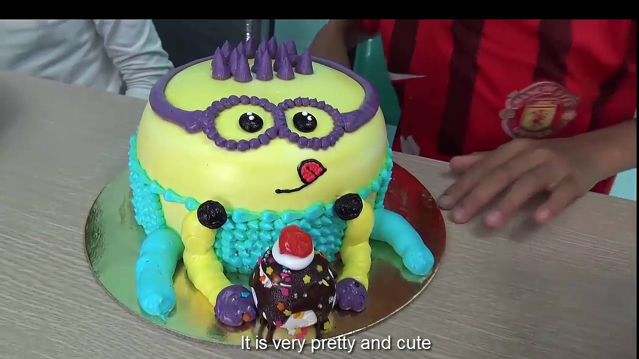 Batman Baby Eat the giant Cream Cake Minions - Banana Elsa Eat Ball colors for kids toys Challenge