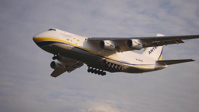 Antonov AN-124 Antonov Airlines UR-82009 Landing @ FKB