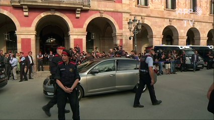 Líder catalão suspende declaração de independência