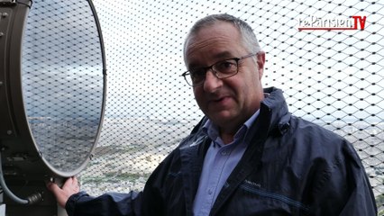 Le phare de la Tour Eiffel  prêt à éclairer Paris de nouveau