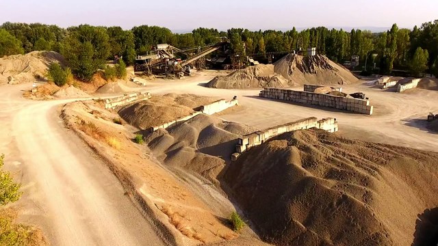 The Lamborghini LM002 - Lamborghini Looks Back on its First SUV