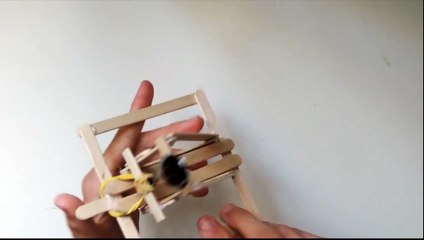 How To Make A Spoon Catapult Out Of Popsicle Sticks. (HD)