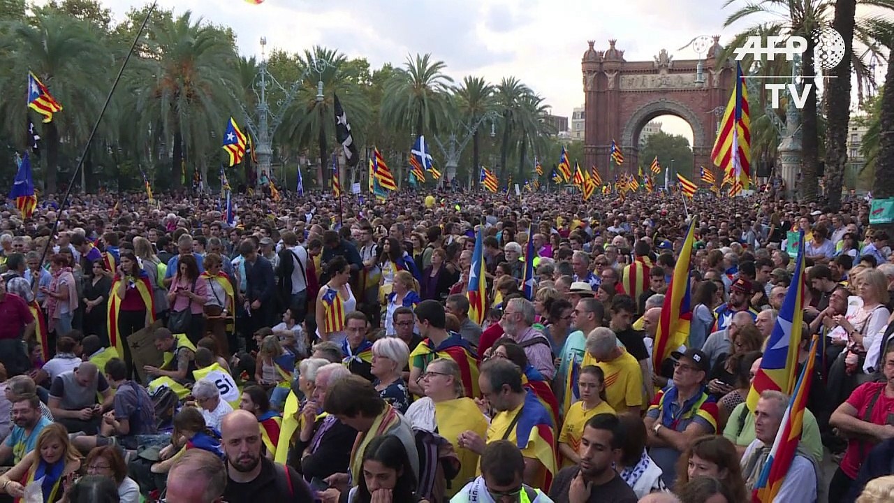Catalan leader proposes suspending independence declaration