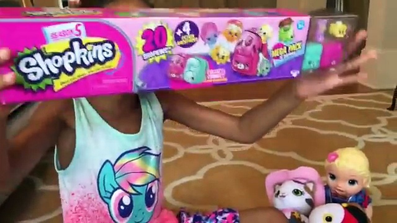 Baby Alive Eats SHOPKINS! Frozen Elsa & Anna Toddlers w/ Disney Princess Pool Party Naiah Elli