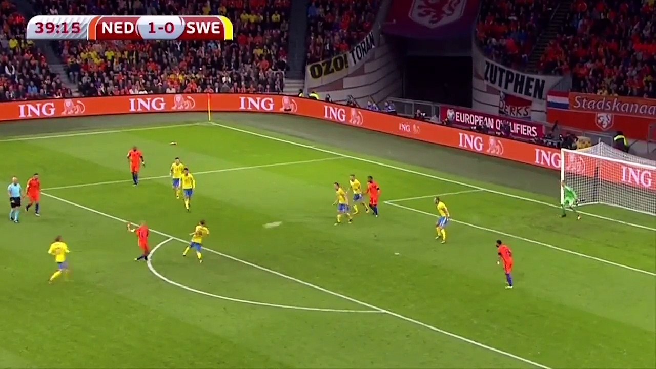 O golaço com que Robben se despediu da seleção holandesa