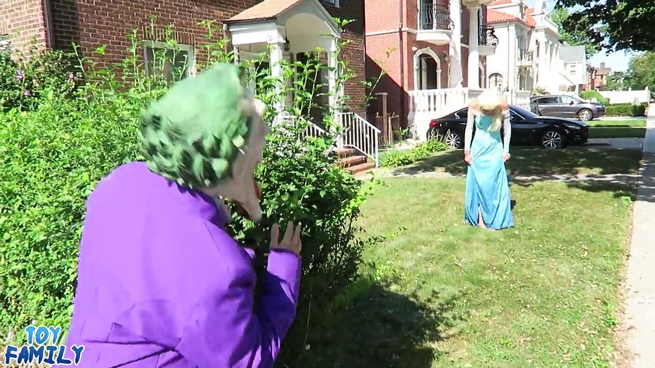 Frozen Elsa Falls In Love With Joker! w/ Spiderman Pink Spidergirl Maleficent Anna & Spiderbaby :)