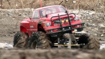 Toyota Tundra VS Hummer H2 VS Dodge RAM - RC OFF-Road - mud diggers