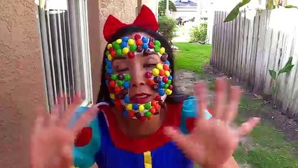 Snow White & Frozen Elsa Candy face?? w/ Elsa Baby, coke bath, Ariel little mermaid