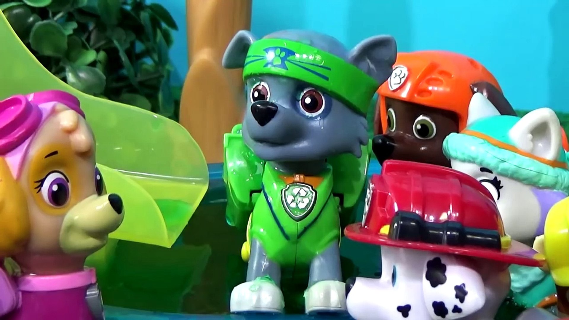 Skye da Patrulha Canina PRESA na Piscina de Gelli Baff NA ESCOLA ? - Em Portugues Brasil Completo