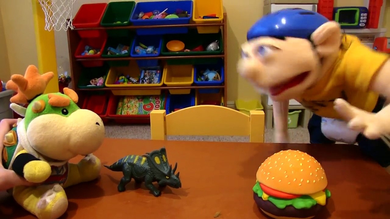 SML Movie: Jeffy Loses His Pencil!