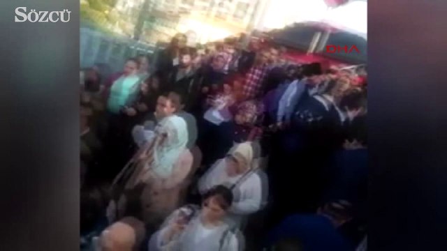 Metrobüs duraklarında izdiham