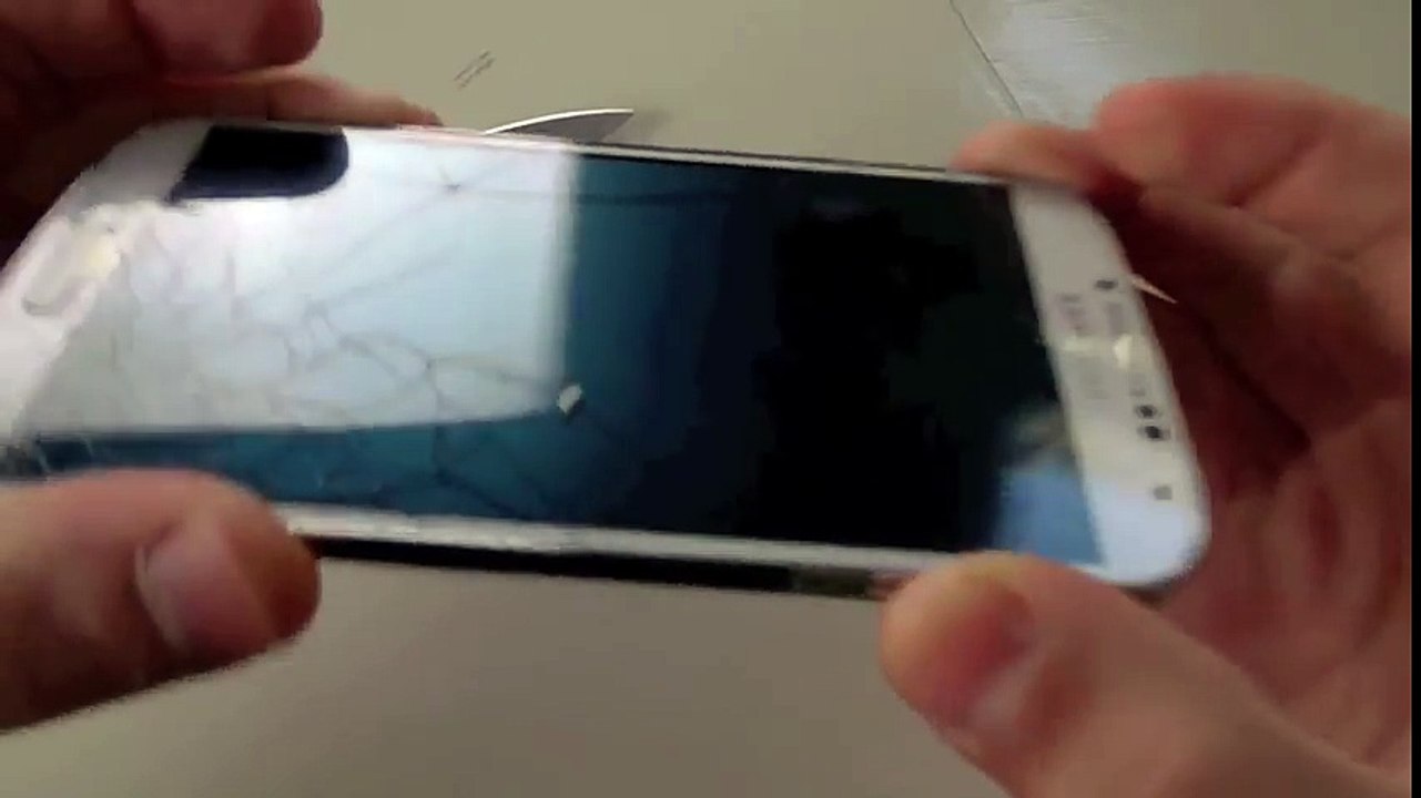 Samsung Galaxy S4 Knife Screen Scratch Test