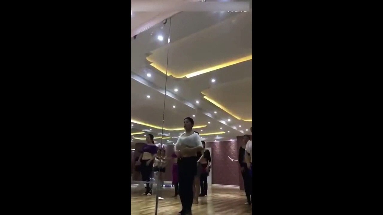 Un cours de danse qui va vous donner chaud... Hot Hot Hot