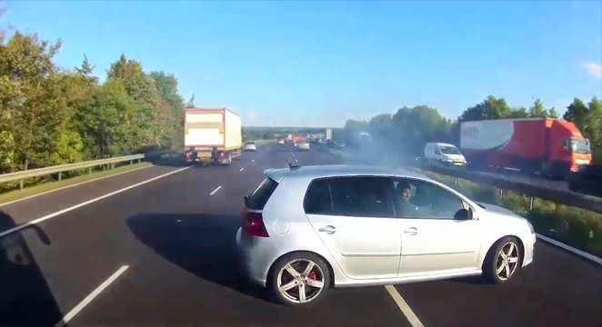 Un bus s'arrête juste à temps