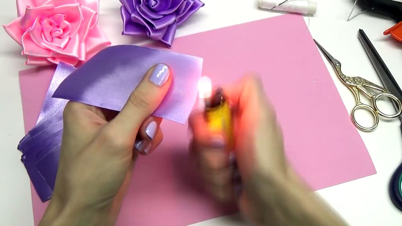 Nasıl DİY el sanatları Kurdele çiçekler: gül saten kurdele