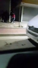 Fieraku dhunon në mes të rrugës të dashurën