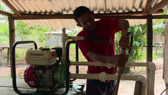 Des panneaux solaires pour une énergie propre en Amazonie