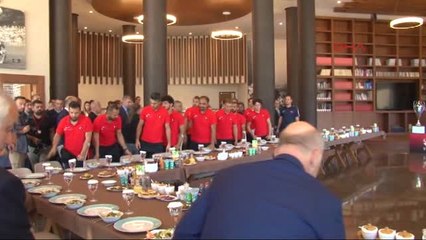 Yıldırım Demirören ile Ampute Milli Takımı Bir Araya Geldi