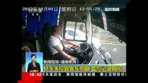 چین؛ ویدئو سرنشینان اتوبوس در لحظه تصادف