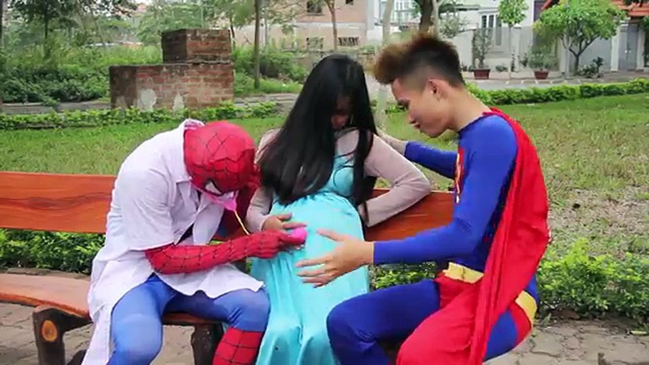 Frozen Elsa pregnant Spiderman Doctor midwifery Superman & Elsa Twin Birth Police Superhero funny