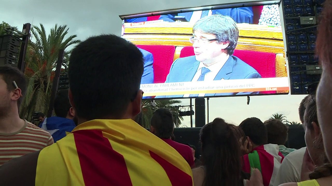 Katalanen gespalten nach ausgesetzter Unabhängigkeit
